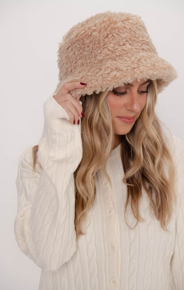 Fluffy Bucket - Cashew Shearling