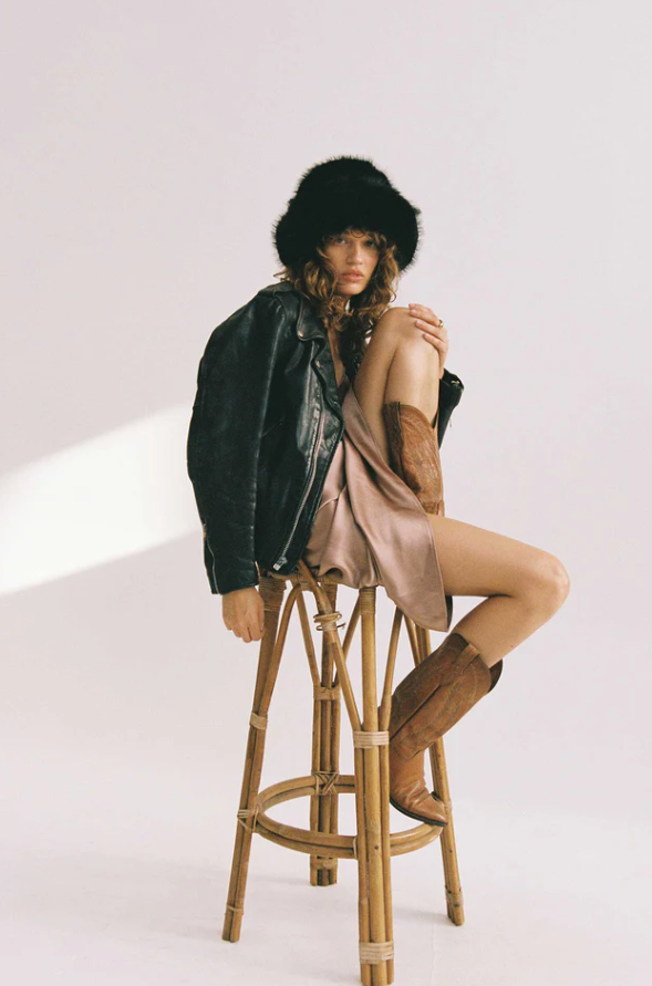 Snuggle Bucket-Black