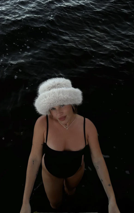 Snuggle Bucket-Almond