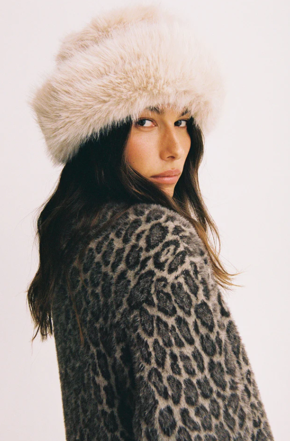 Snuggle Bucket-Almond