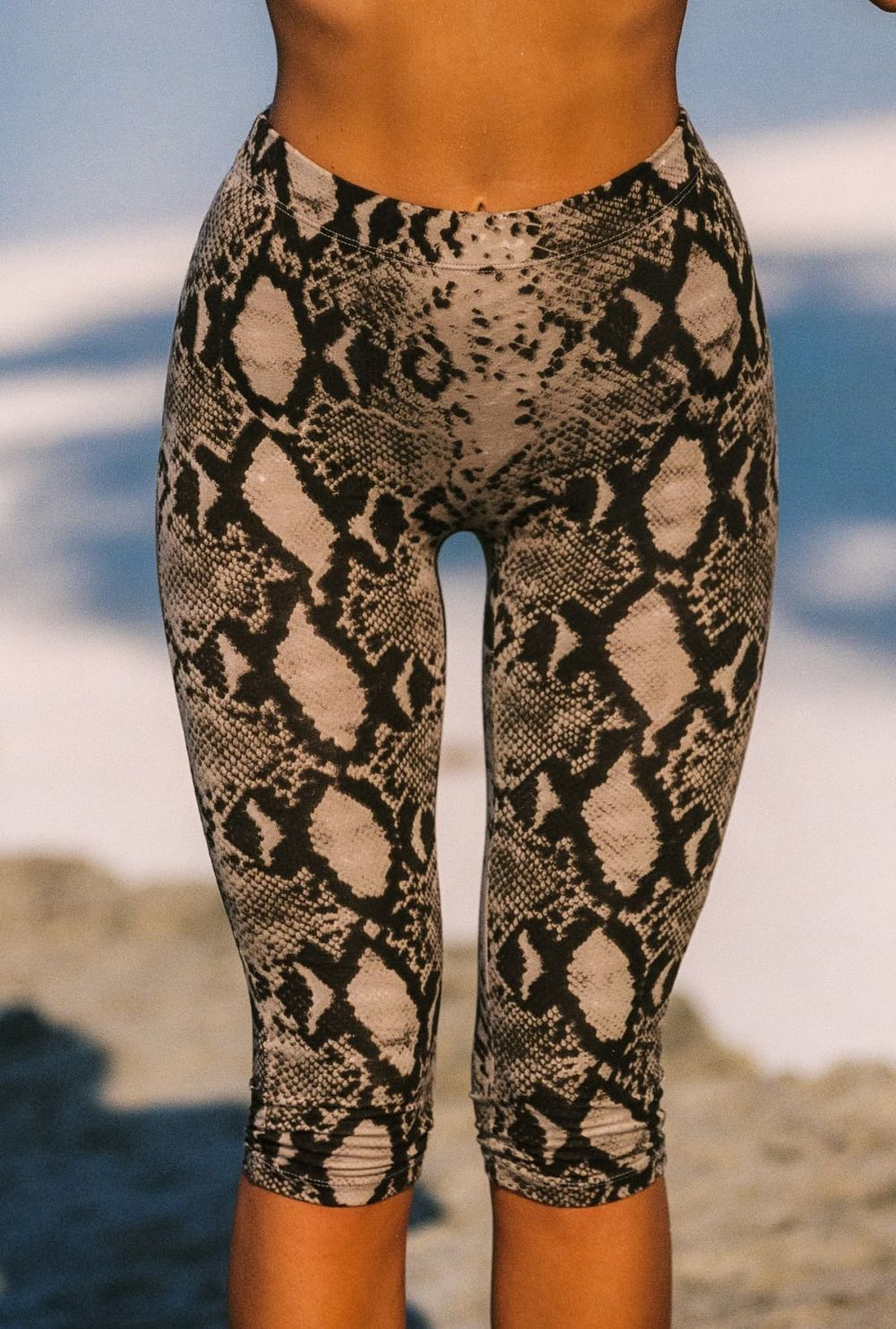 no.128 capri pant - python