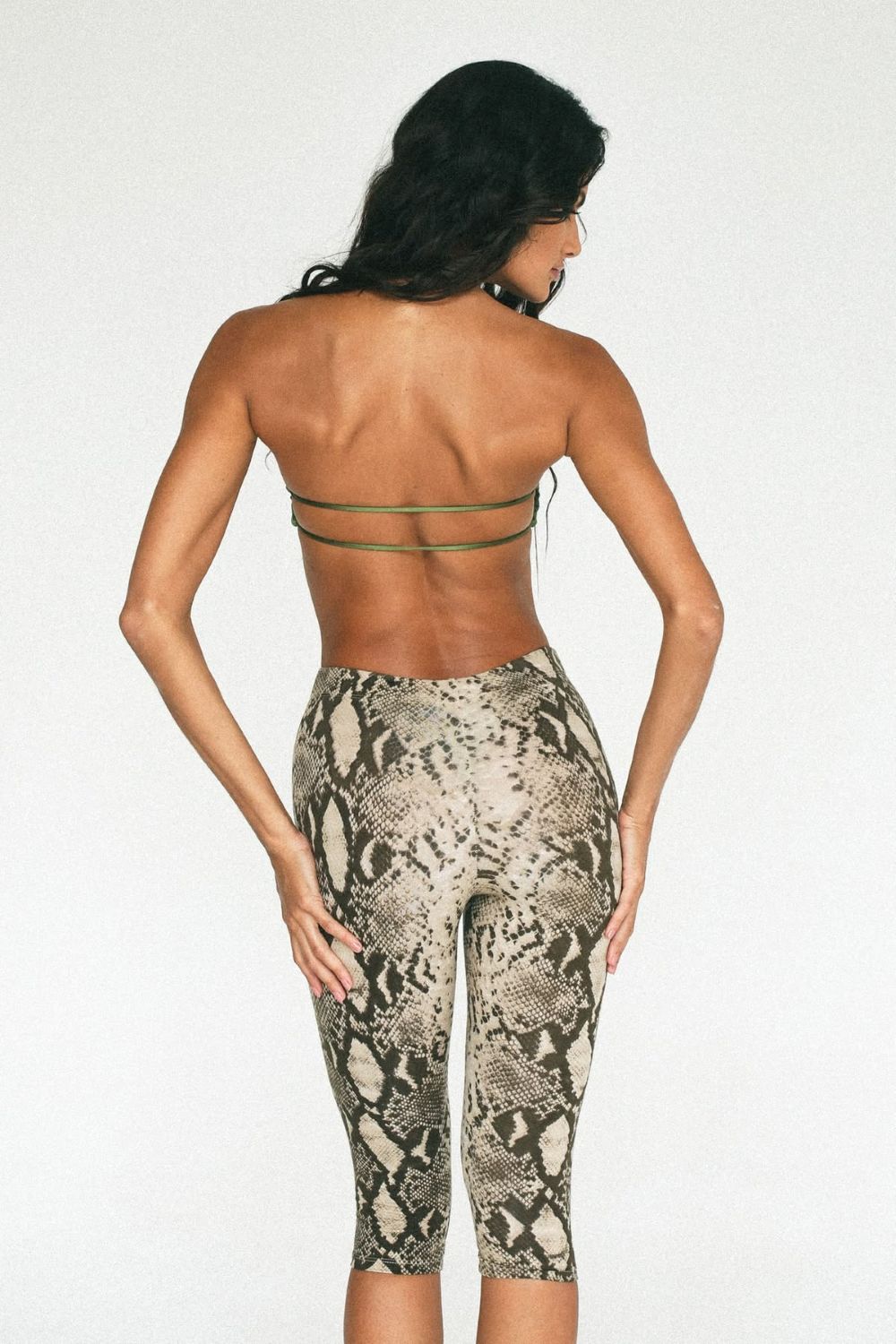 no.128 capri pant - python